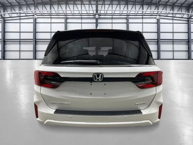 New 2026 Platinum White Pearl Honda Touring image 4