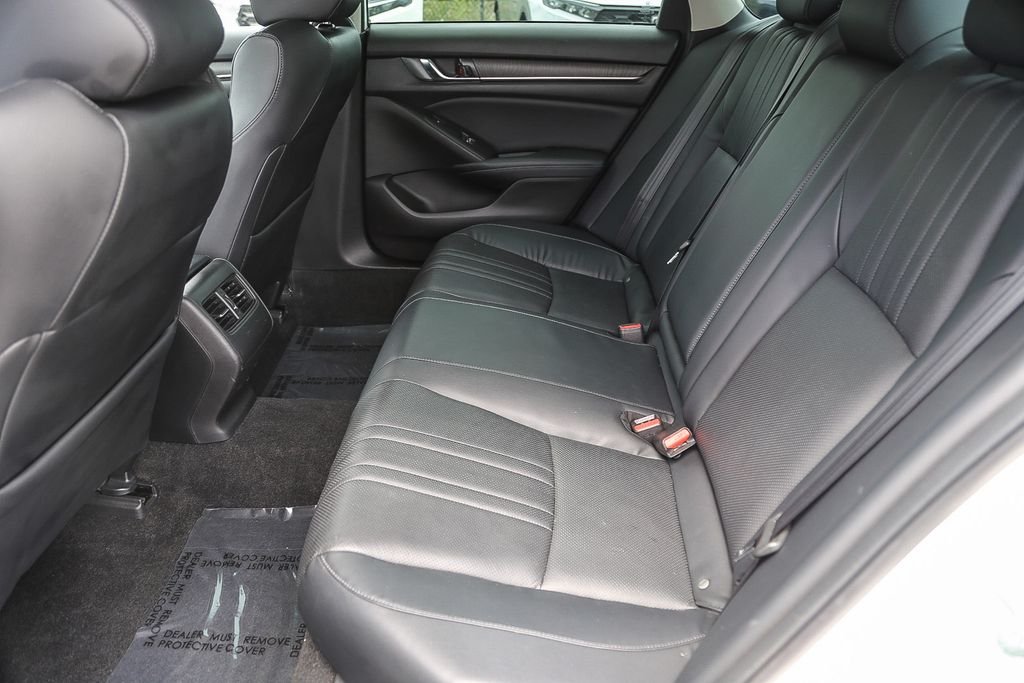 Used 2018 Platinum White Pearl Honda Touring image 18
