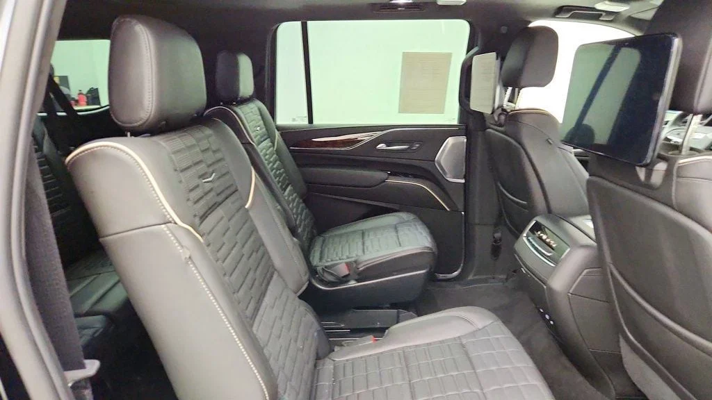Used 2023 Black Raven Cadillac 4WD 4dr Sport Platinum w/ Super Cruise & Power Assist Steps image 27