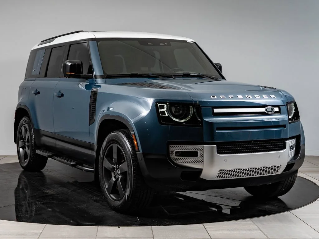 Used 2024 Tasman Blue Metallic Land Rover S image 12