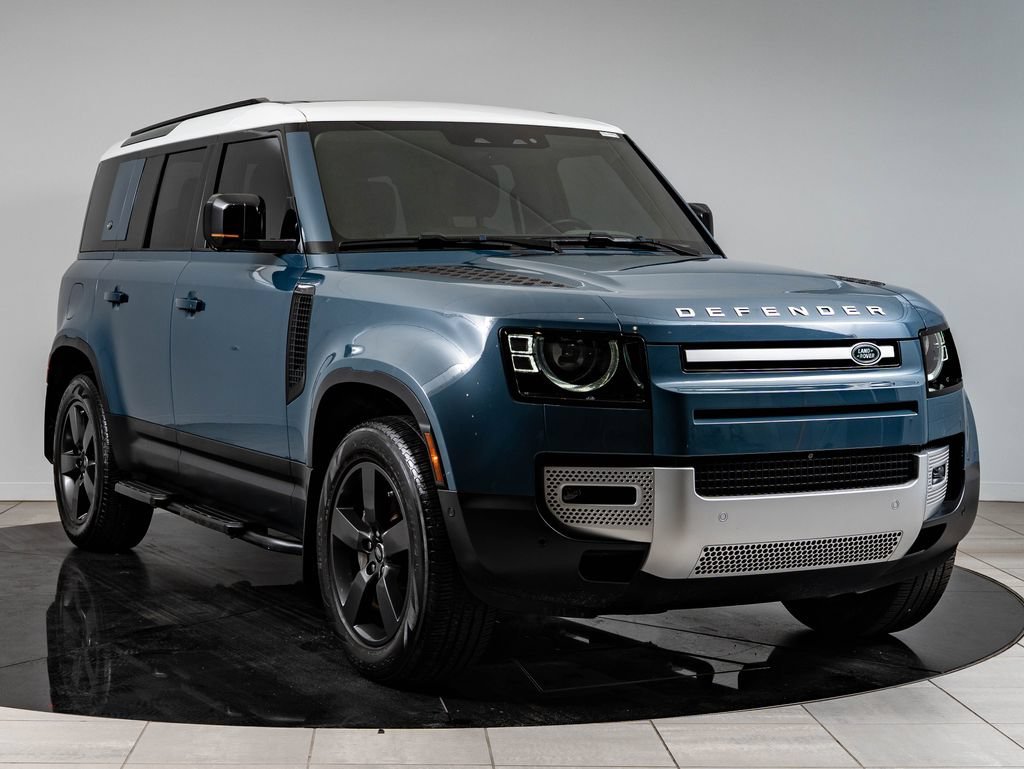 Used 2024 Tasman Blue Metallic Land Rover S image 12