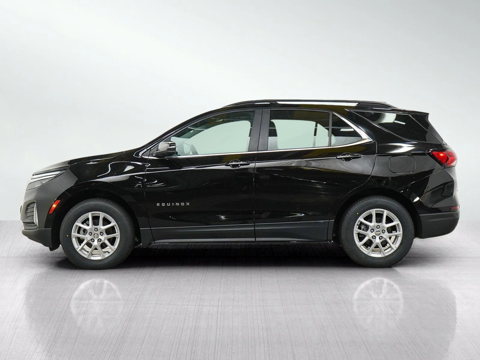 Used 2024 Chevrolet Equinox LT with VIN 3GNAXUEG8RL271716 for sale in Burnsville, Minnesota