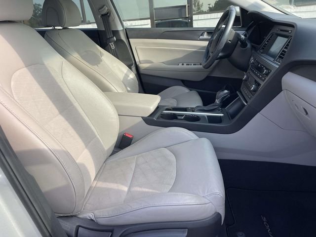 Used 2017 Silver Hyundai Sport image 9