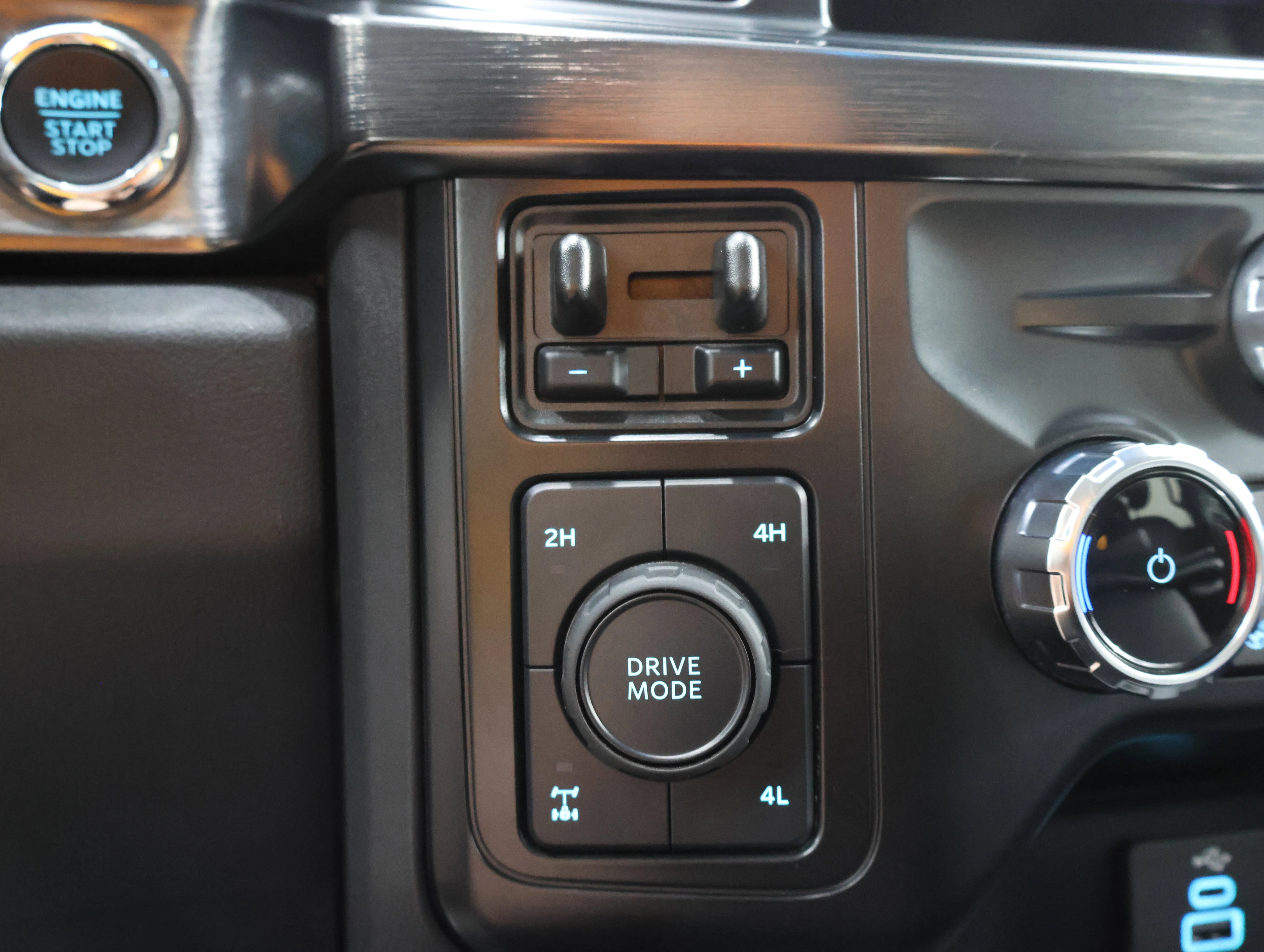 Used 2024 Oxford White Ford Lariat image 59