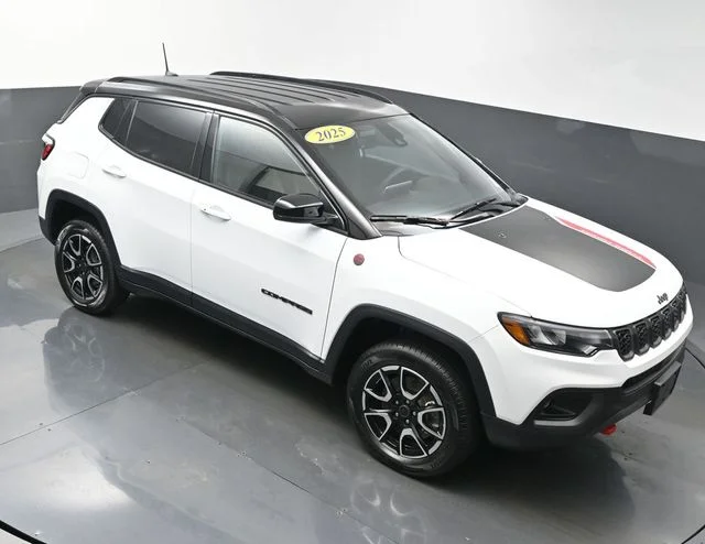 Used 2025 White Jeep Trailhawk image 43