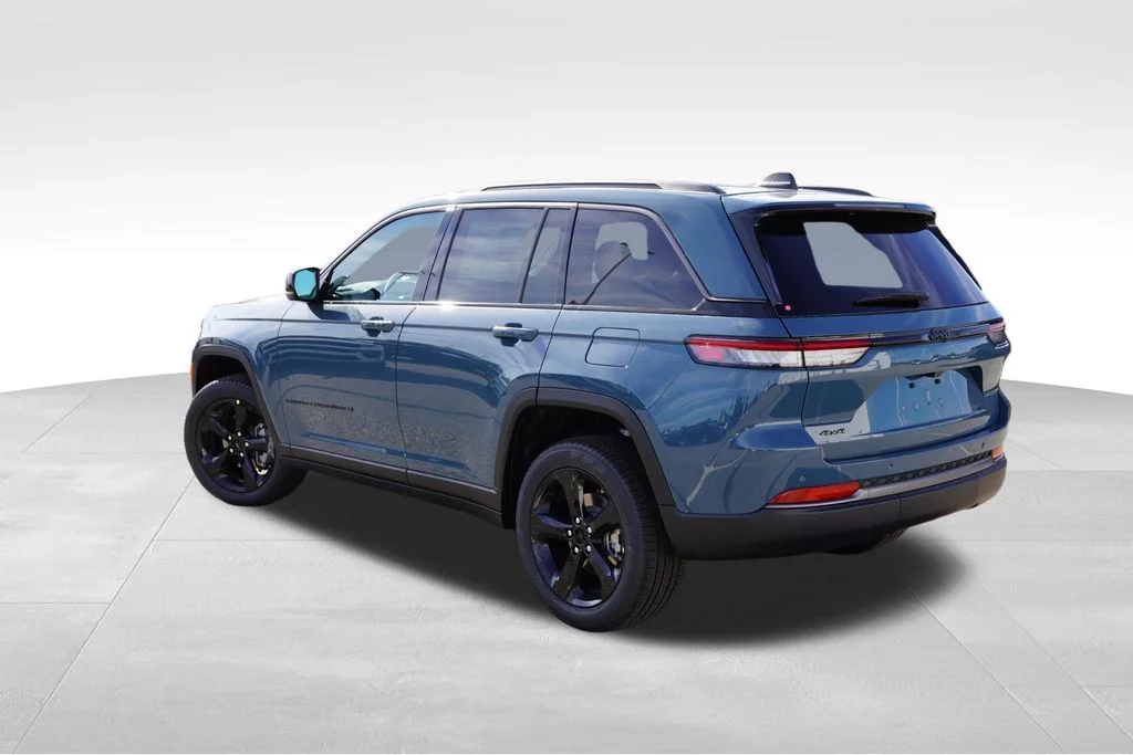 New 2027 Steel Blue Paint Jeep Limited image 5