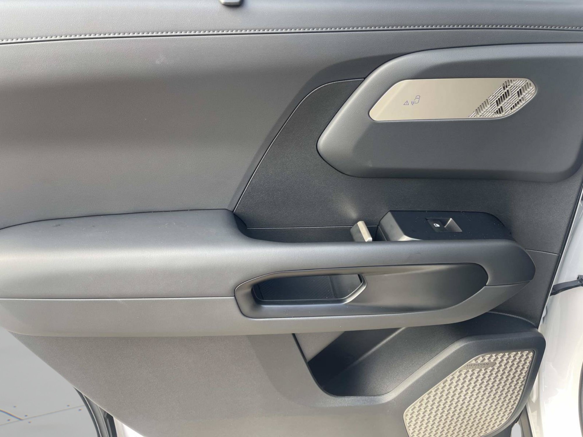 New 2027 Glacial White Pearl Kia SX image 18