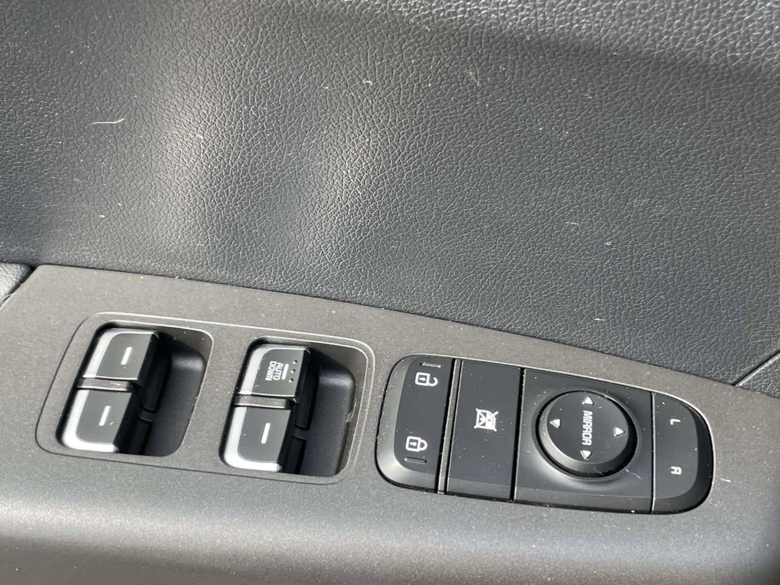 Used 2019 Sparkling Silver Kia LX image 26