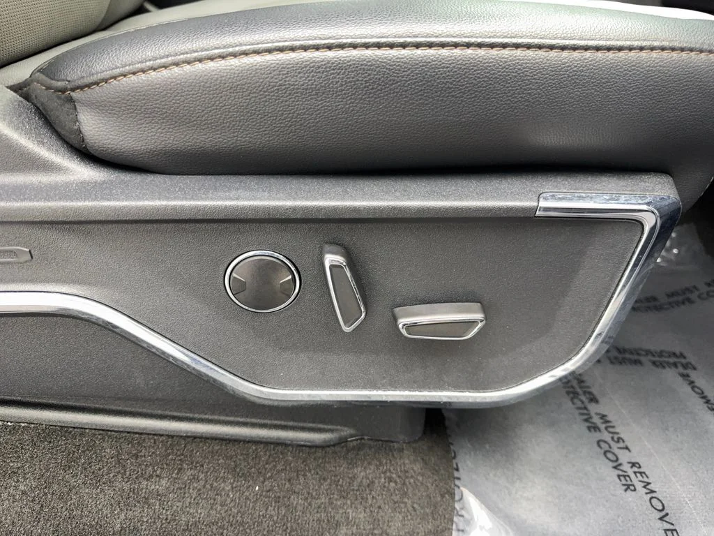 Used 2022 Silver Ford Lariat image 48