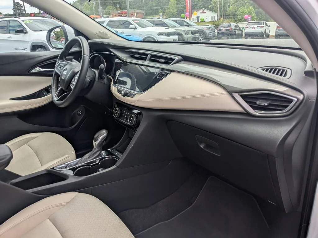 Used 2022 Summit White Buick Select image 27