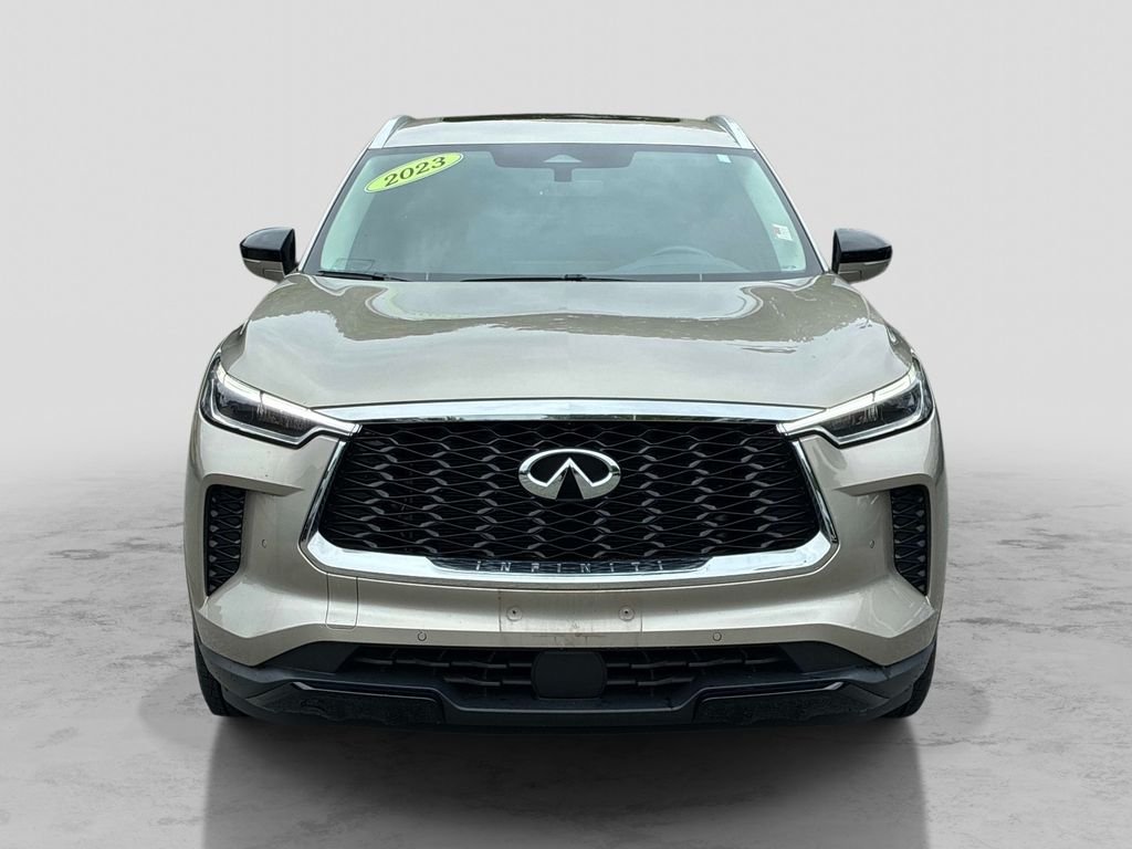 Used 2023 Silver INFINITI LUXE image 2