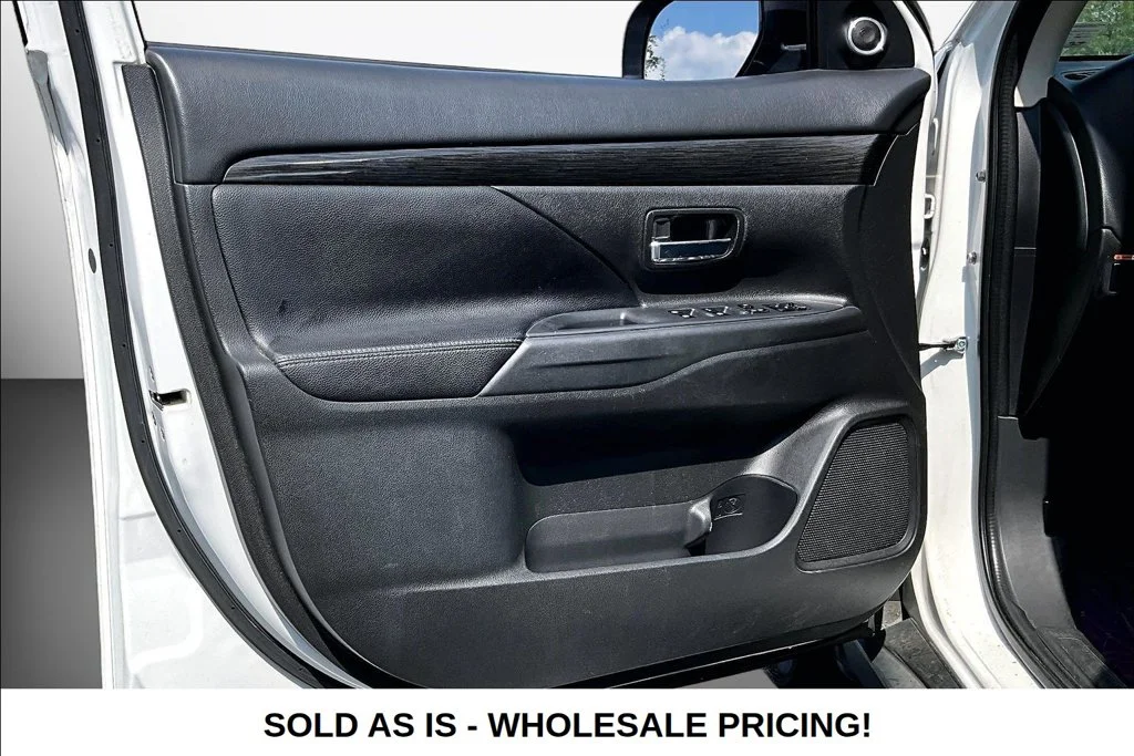 Used 2017  Mitsubishi  image 20