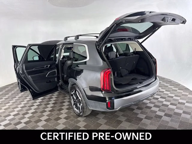 Used 2025 Black Kia S image 22
