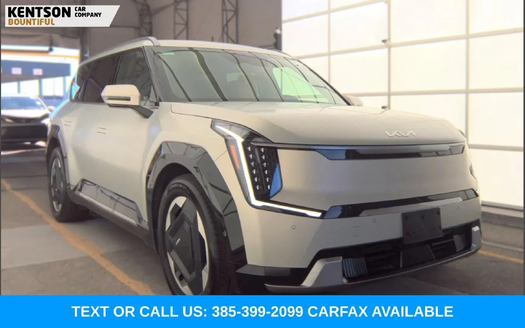 Used 2024 White Kia Land image 2