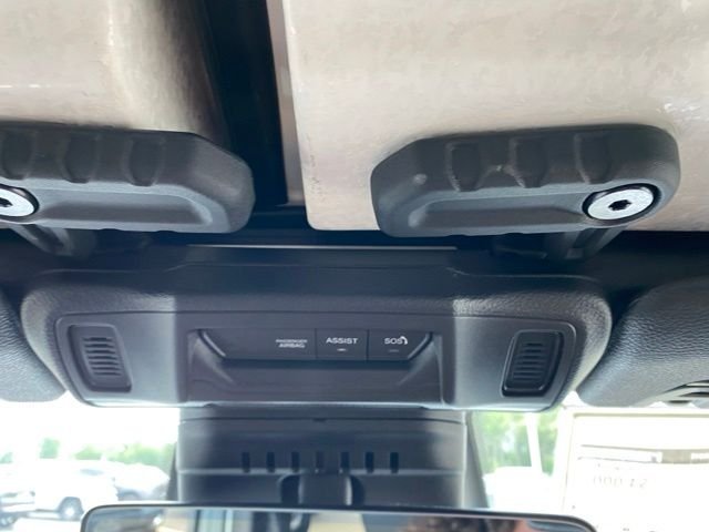 New 2026 Bright White Clear-Coat Exterior Paint Jeep Sahara image 17