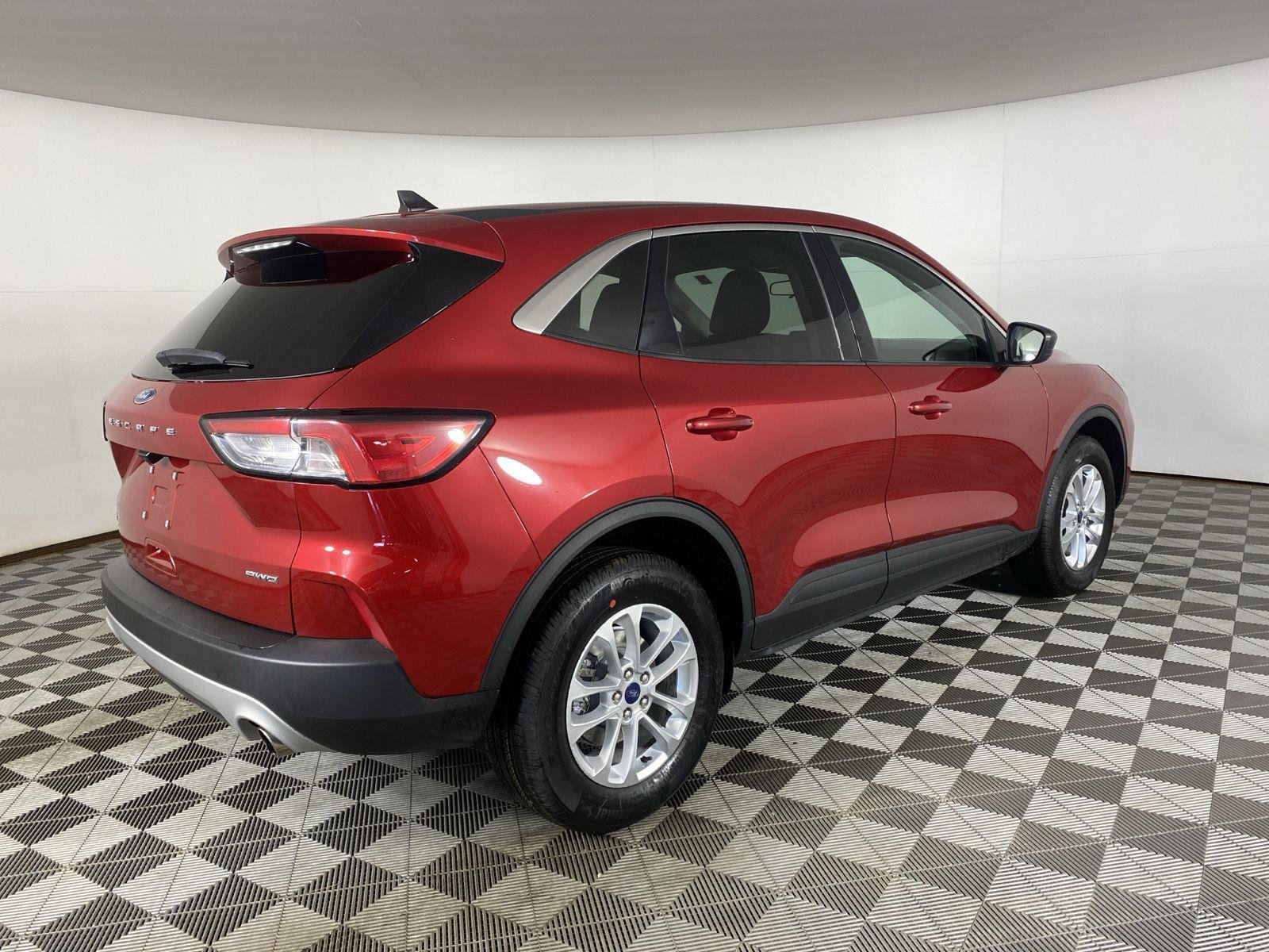 Used 2022 Rapid Red Metallic Tinted Clearcoat Ford SE image 10