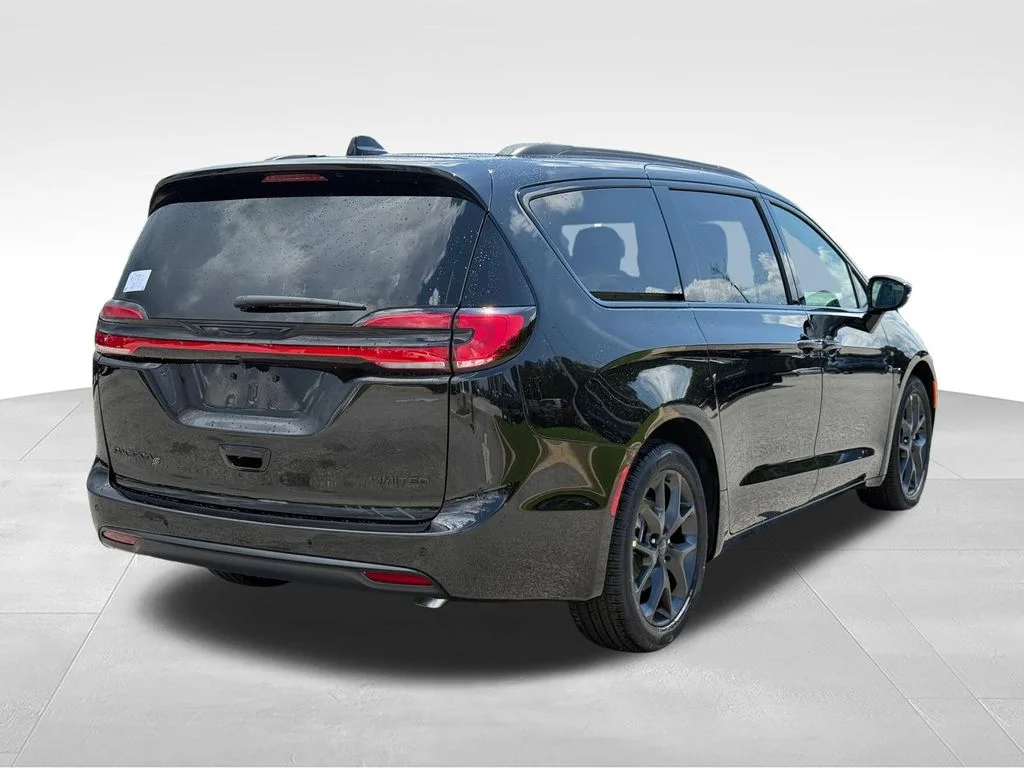 New 2027 Diamond Black Crystal Pearl-Coat Exterior Paint Chrysler Limited image 27