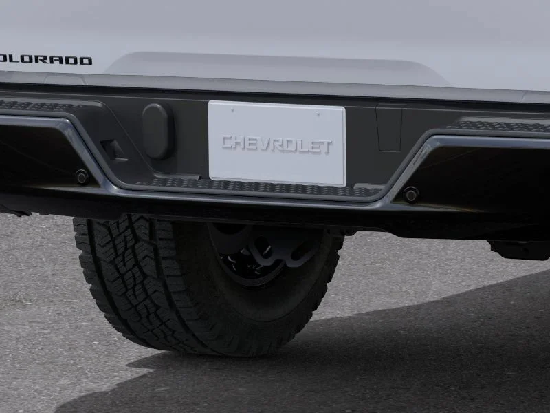New 2026 Summit White Chevrolet WT image 24