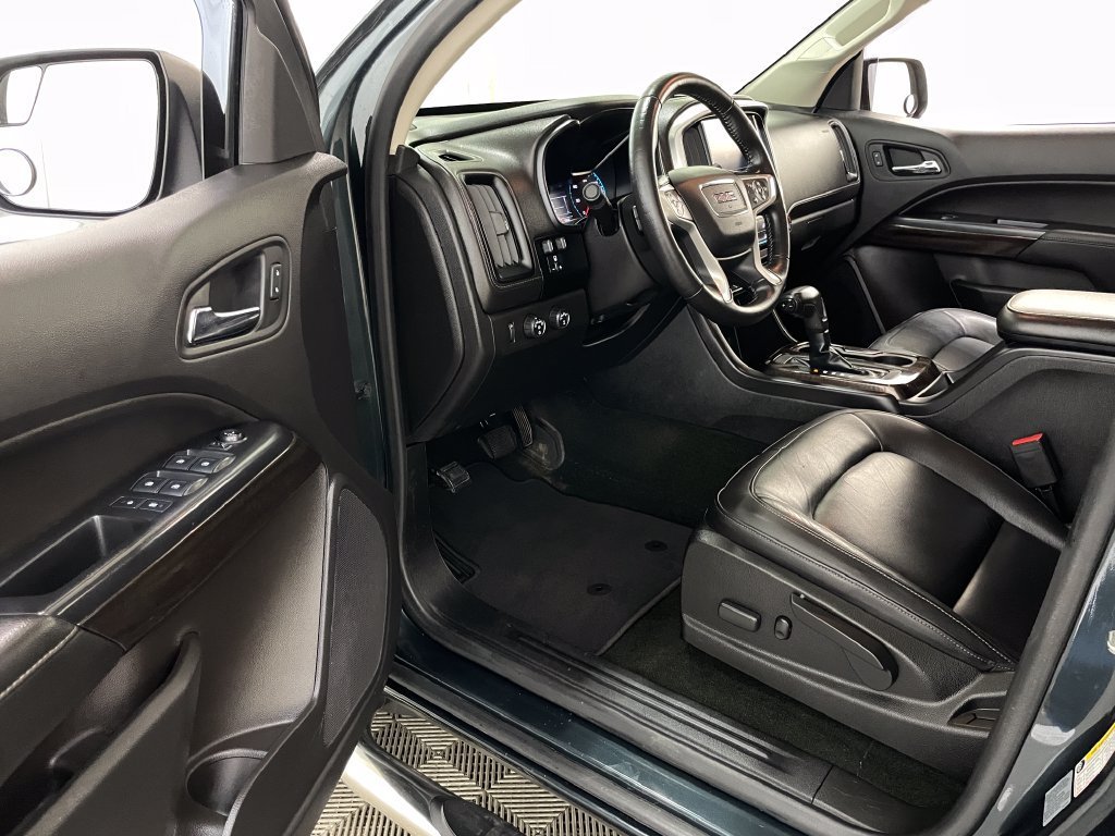 Used 2017 DARK SLATE METALLIC GMC 4WD SLT image 23