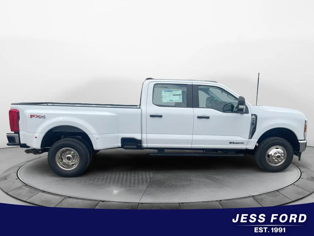 New 2026 Oxford White Ford F-350® XL image 6
