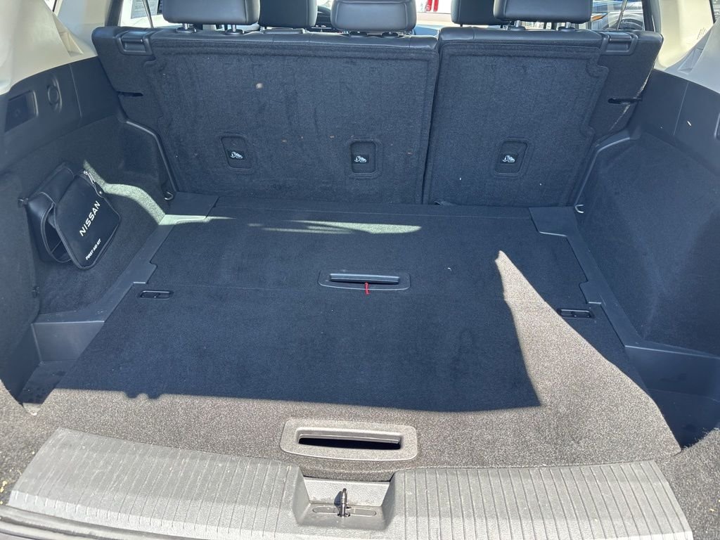 Used 2023 Silver Nissan Platinum image 19