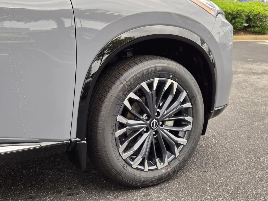 New 2026 Boulder Gray Pearl / Super Black Two-tone Nissan Platinum image 5