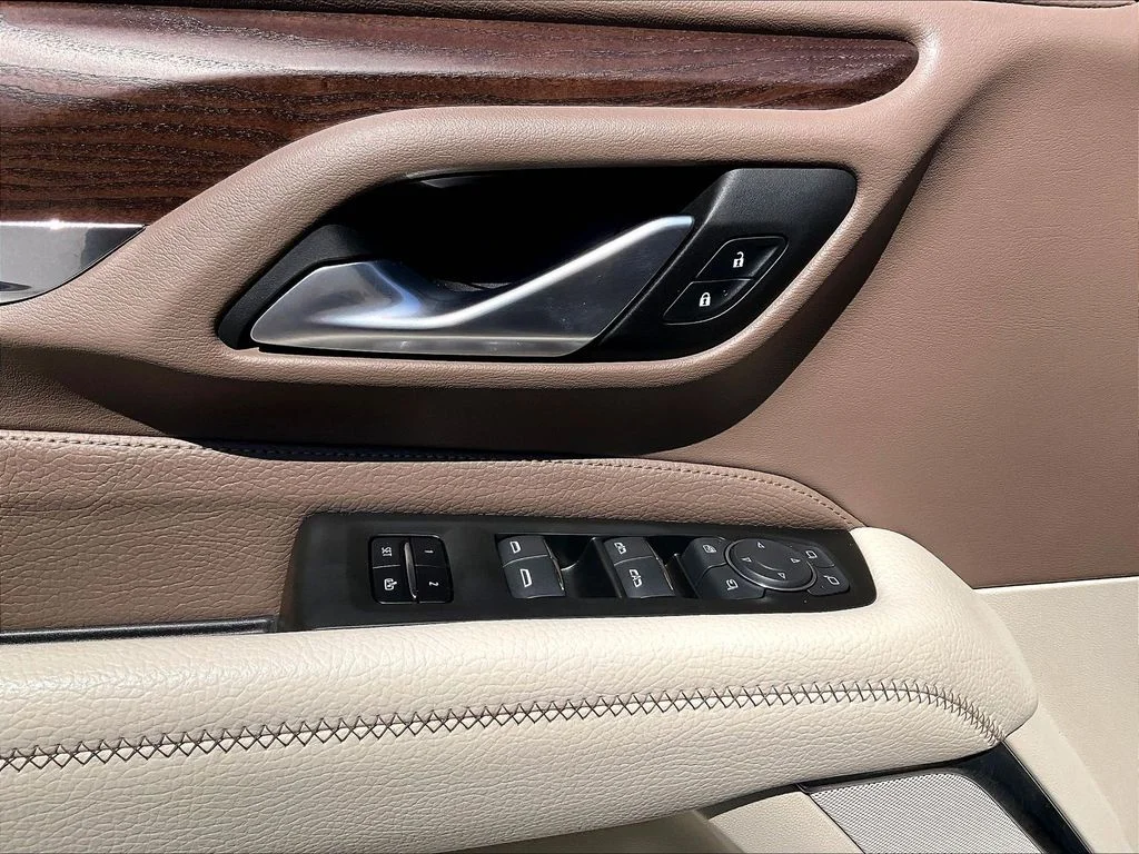 Used 2022 White Frost Tricoat GMC Denali image 40