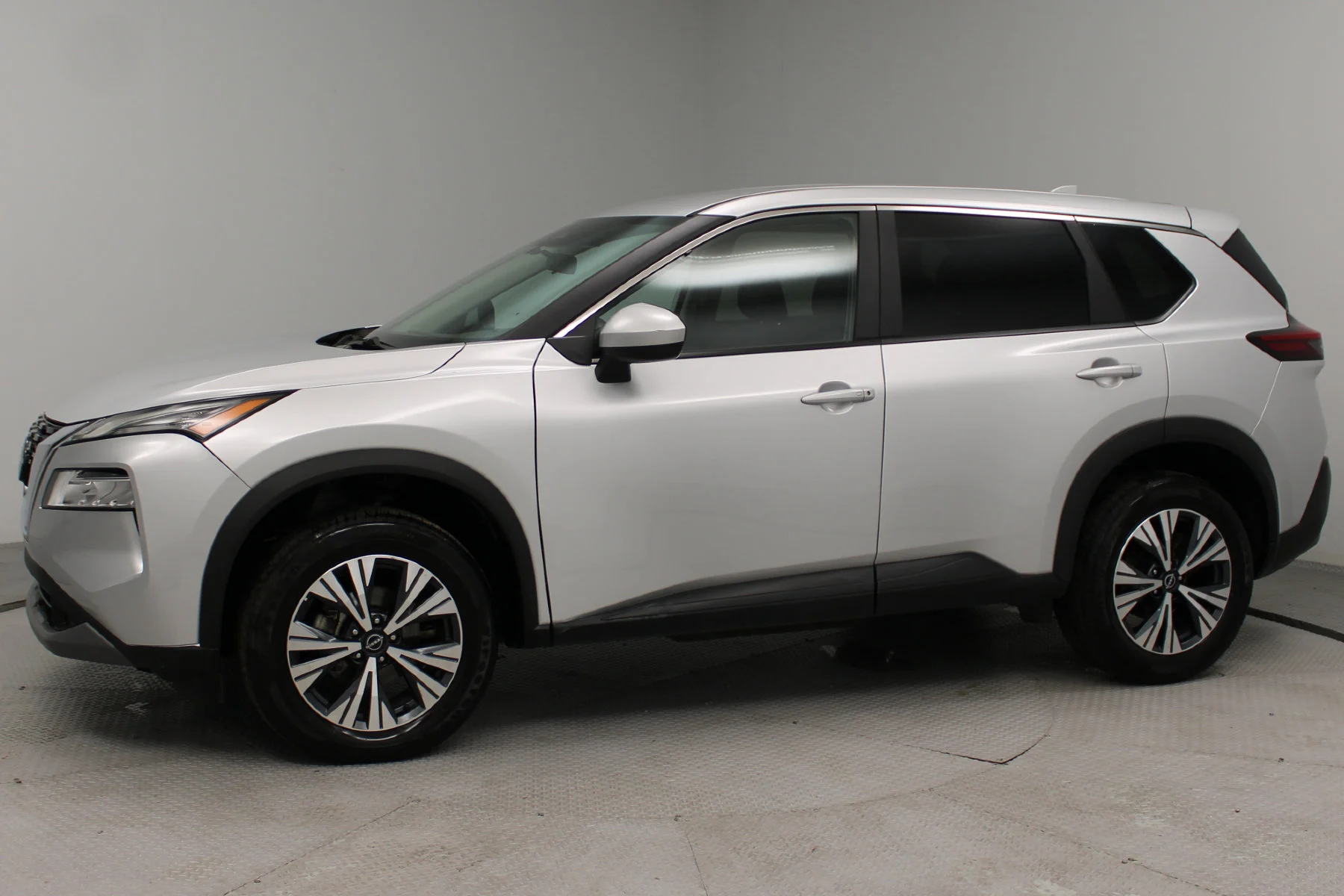 Used 2023 Brilliant Silver Metallic Nissan AWD SV image 32