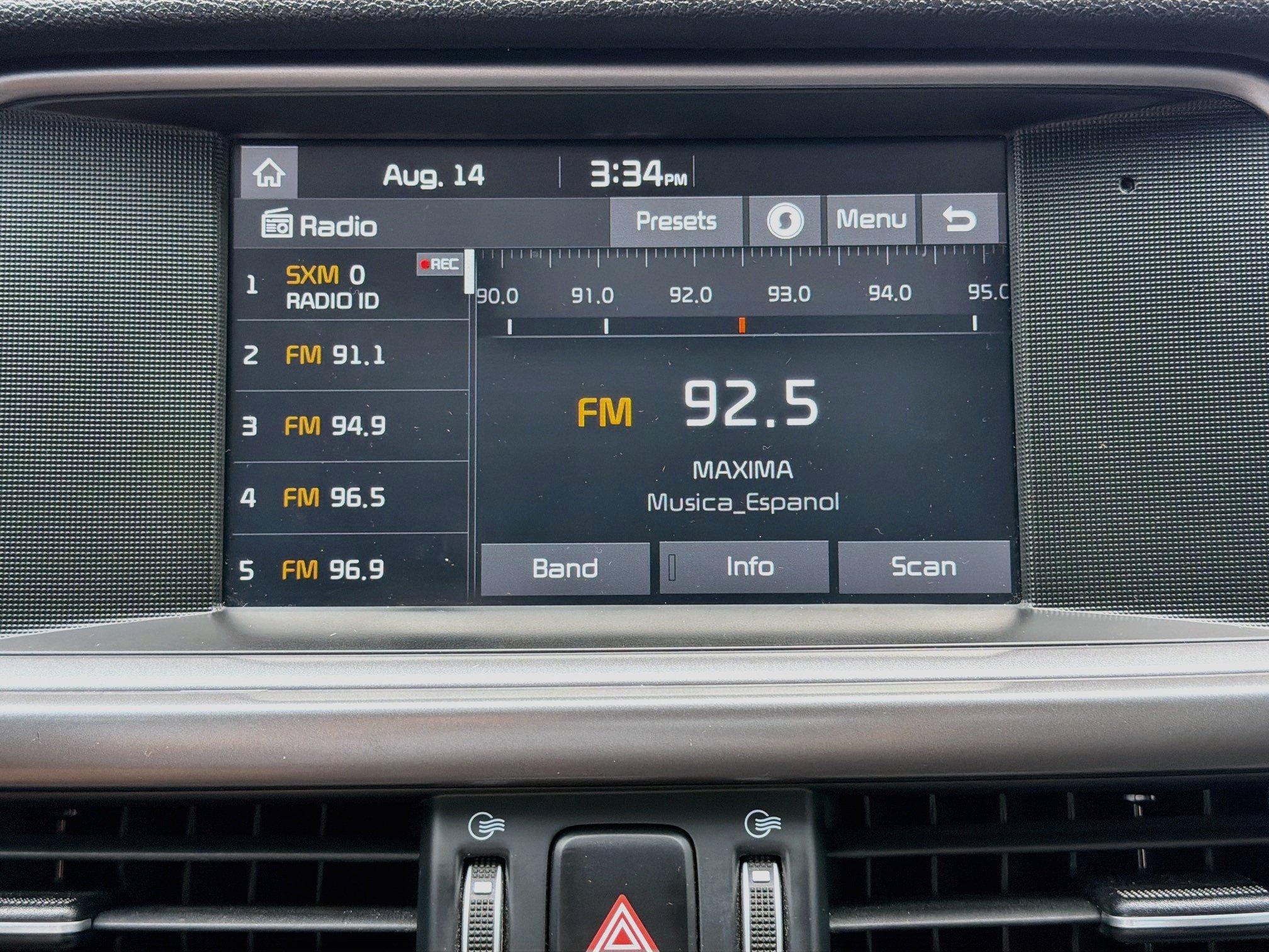 Used 2018 Sangria Kia LX image 26