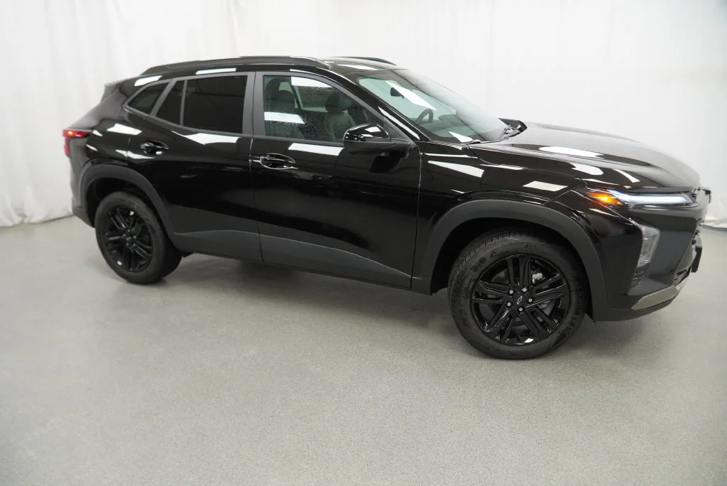 New 2026 Mosaic Black Metallic Chevrolet ACTIV image 13