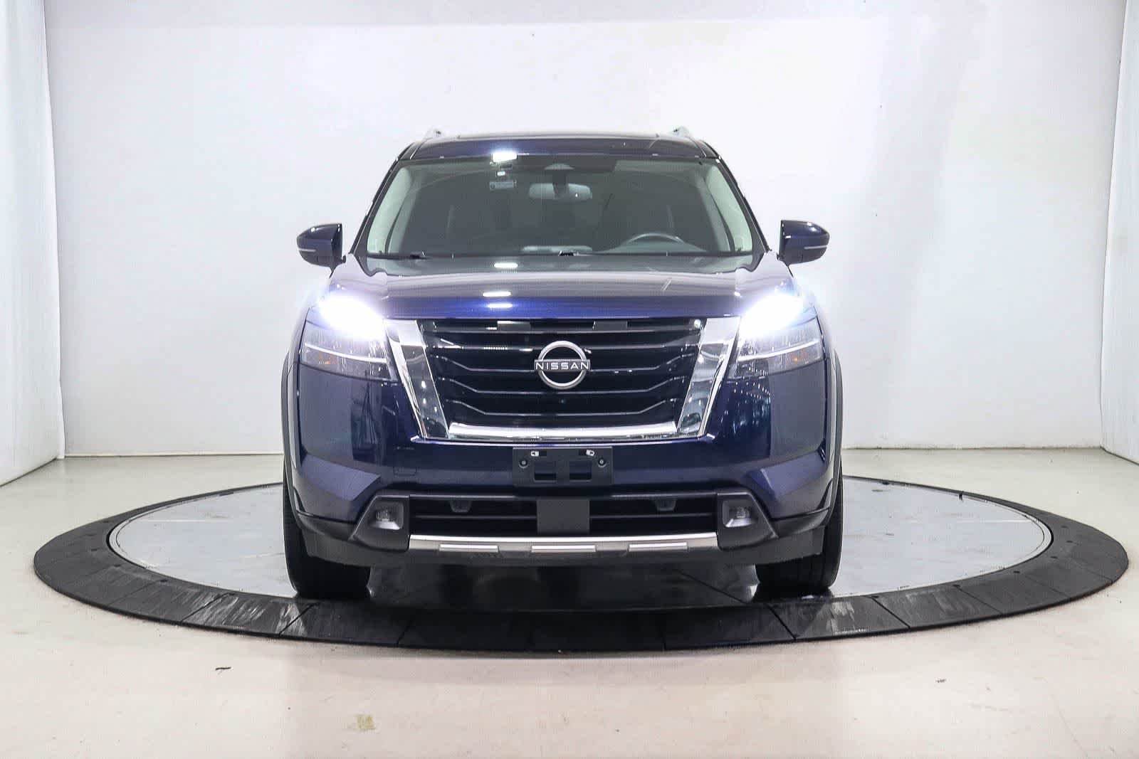 Used 2022 Deep Ocean Blue Pearl Nissan SL image 6