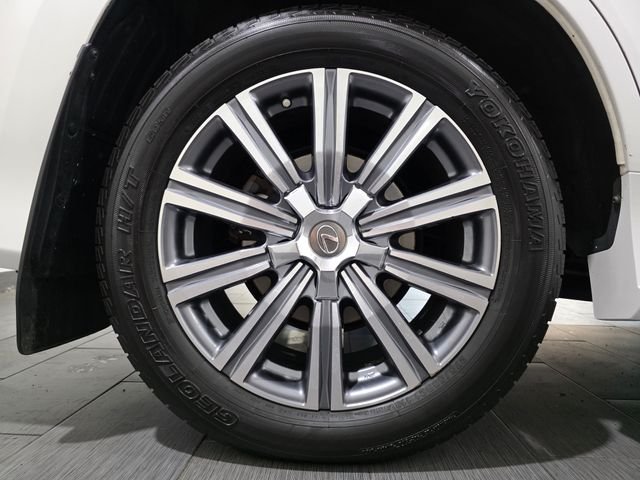 Used 2016  Lexus 570 image 24