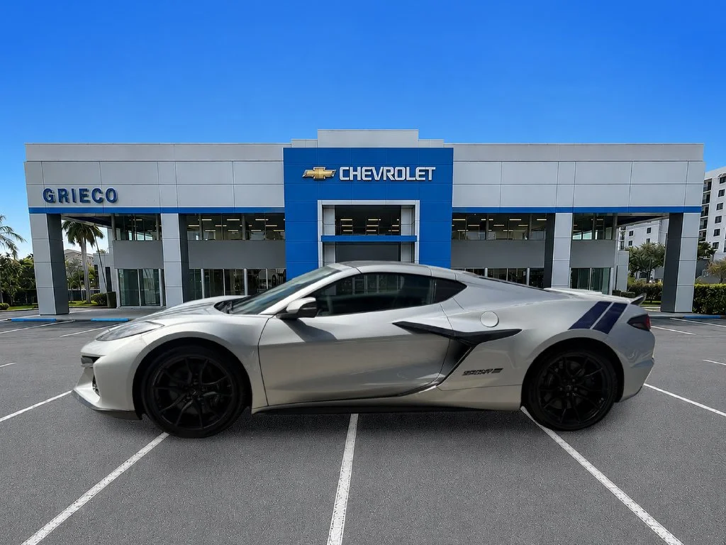 New 2027 Blade Silver Metallic Chevrolet 3LT image 4
