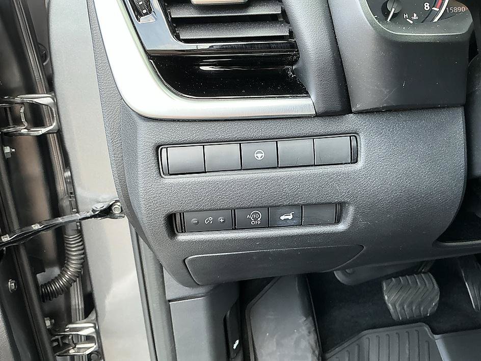 Certified Used 2023 Gun Metallic Nissan SL image 13