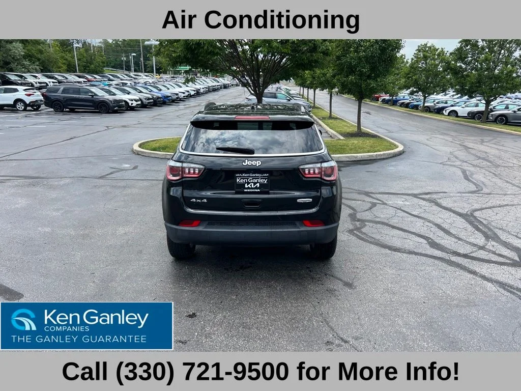 Used 2019 Black Jeep Latitude image 12