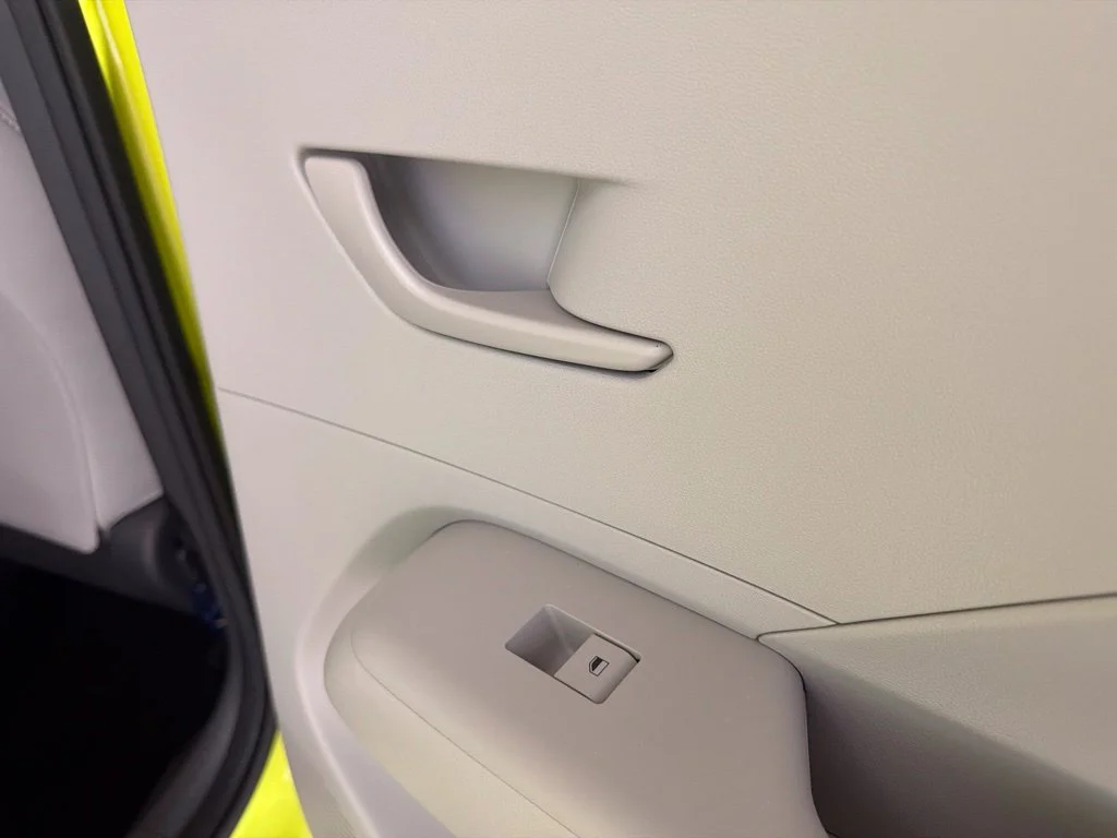 Used 2025 Neoteric Yellow Hyundai SE image 15