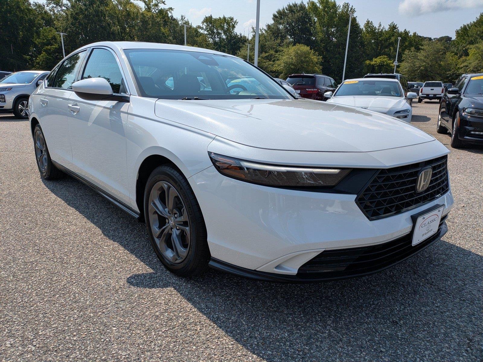 Used 2023 Platinum White Pearl Honda EX image 2