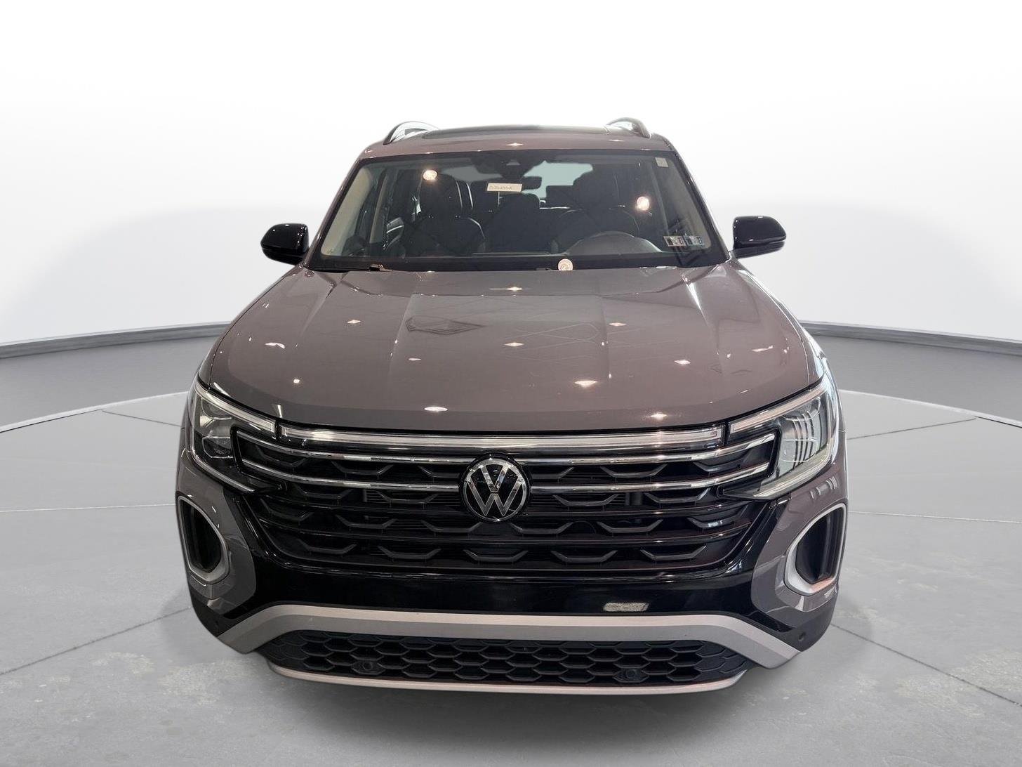 Used 2024 Pure Gray Volkswagen 2.0T Peak Edition SE w/Technology image 17