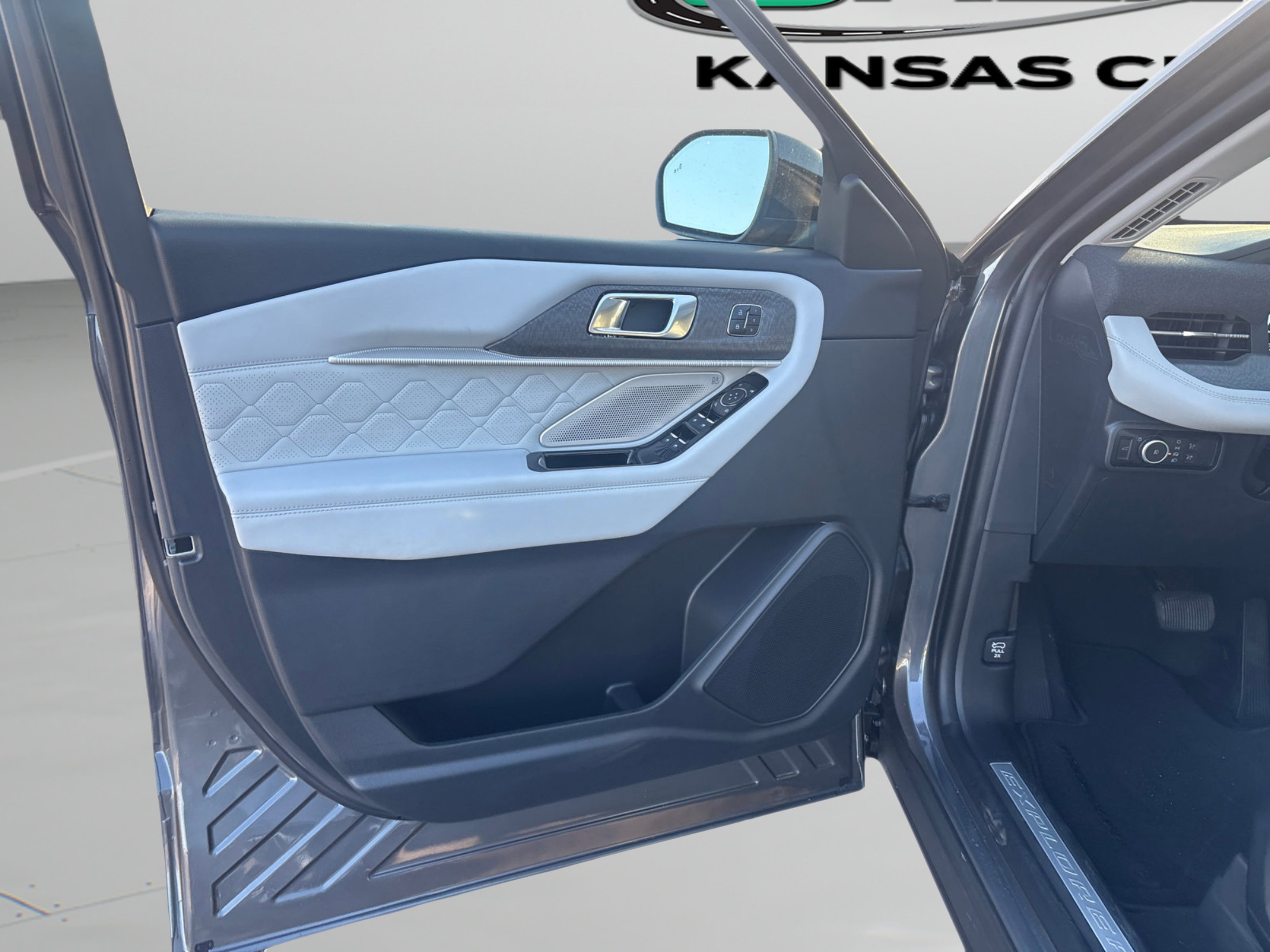 2026 Ford Explorer Platinum - Photo 28