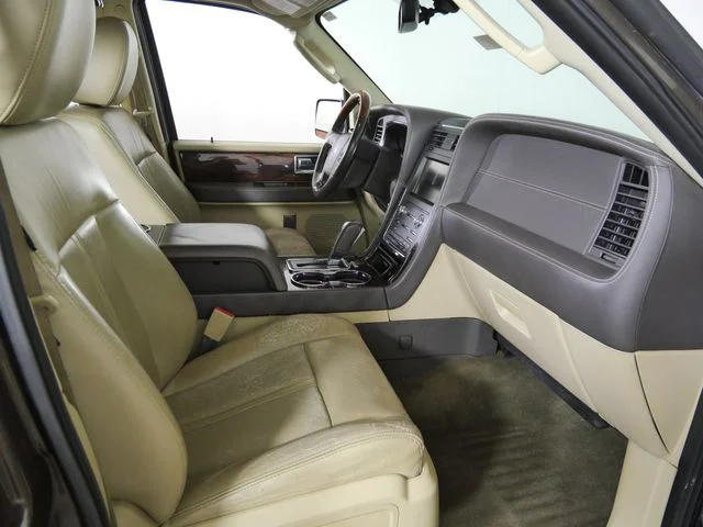 Used 2015 Brown Lincoln Base image 12