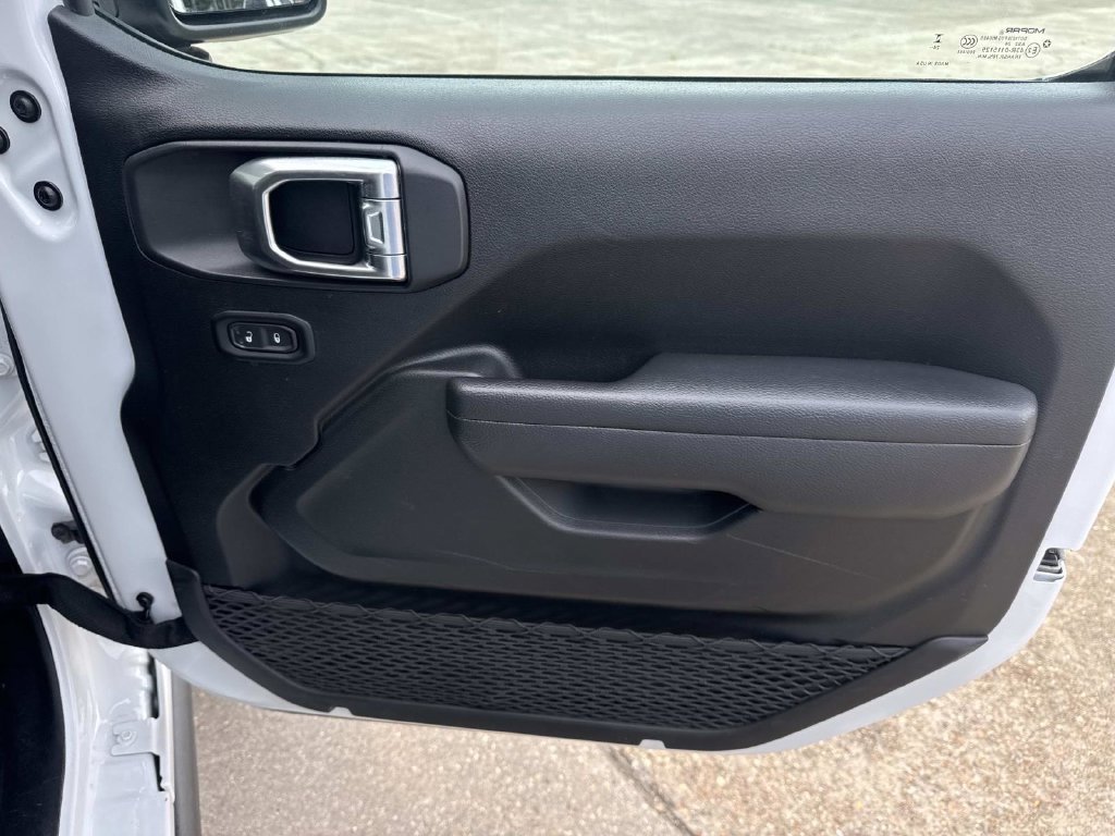 Used 2025 White Jeep Rubicon image 24