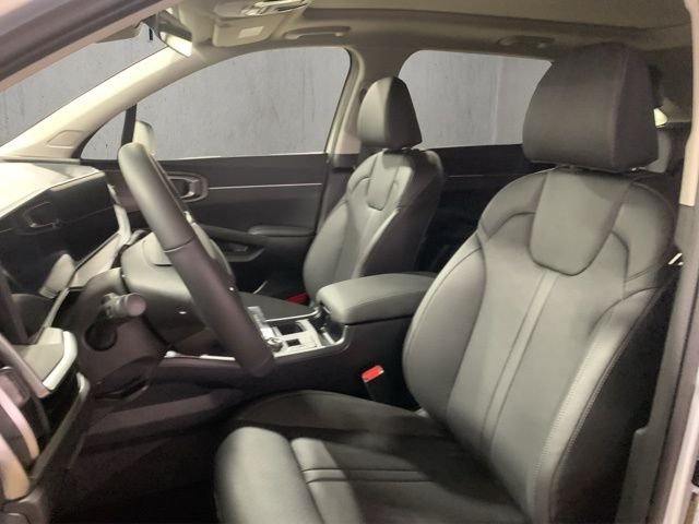 Used 2026 White Kia X-Line EX image 9
