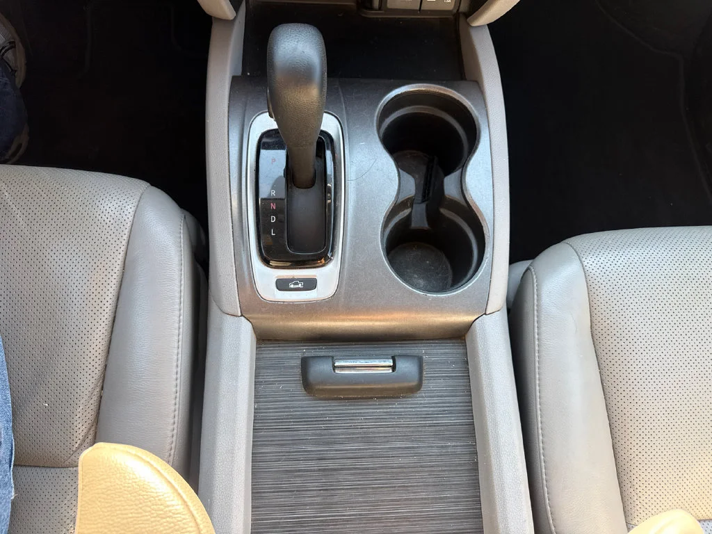 Used 2018 Lunar Silver Metallic Honda RTL-T image 23