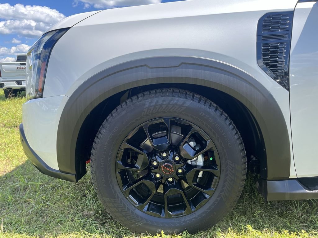 Used 2025 White Nissan PRO-4X image 16