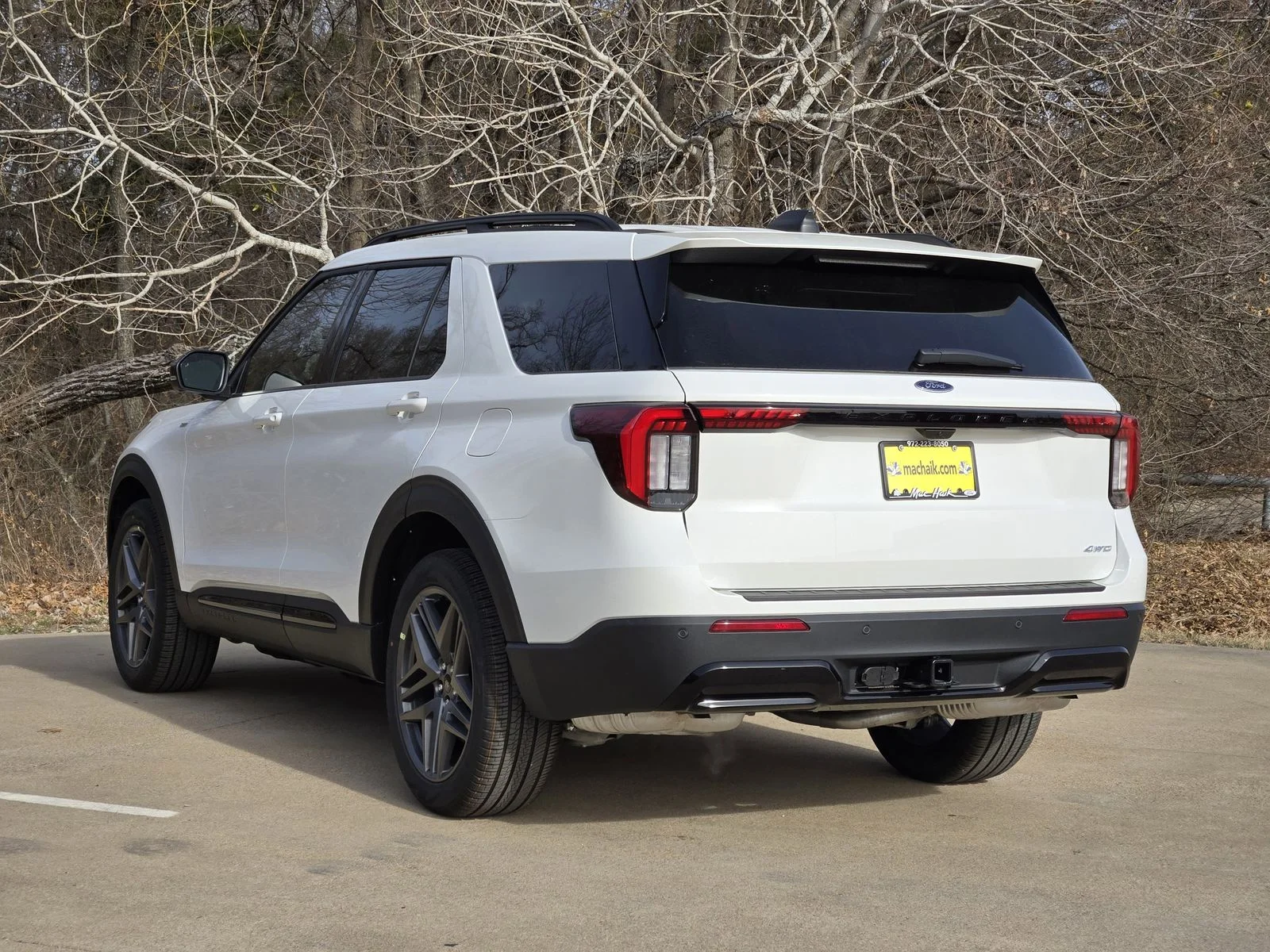 New 2026 Star White Metallic Tri-Coat Ford ST-Line image 3