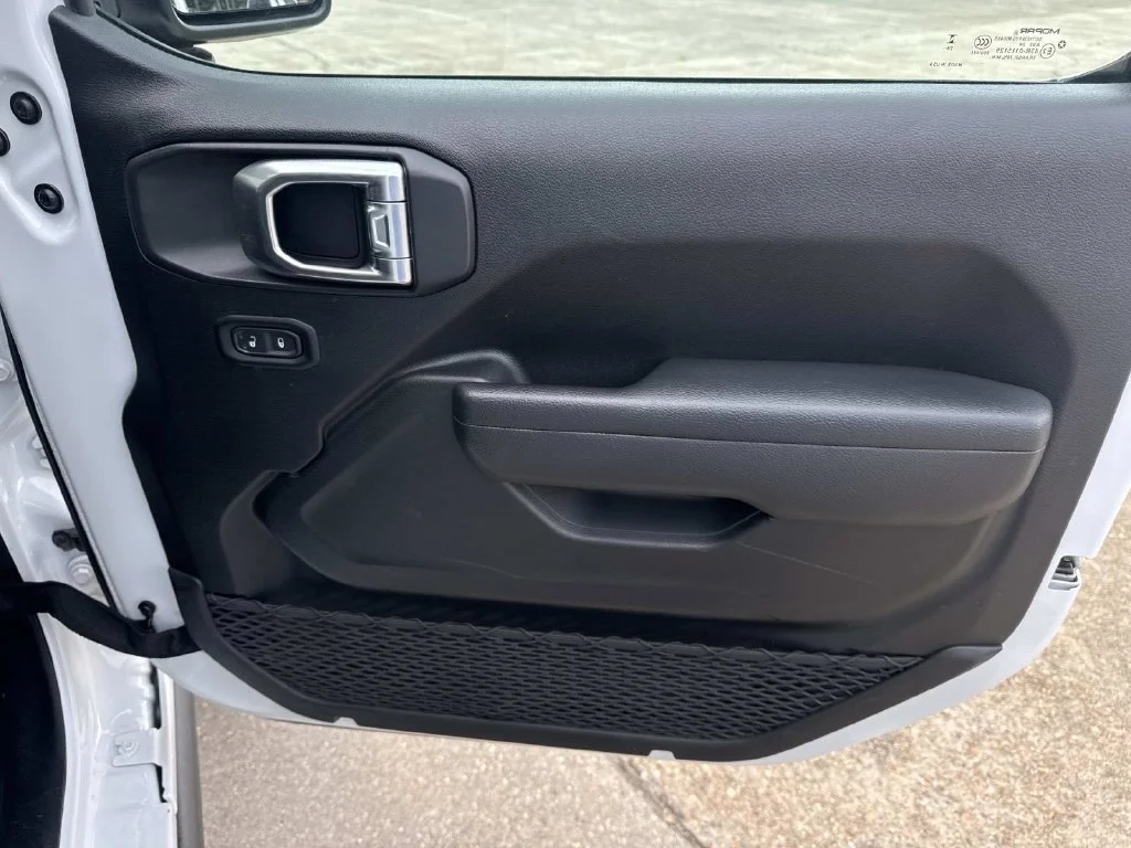 Used 2025 White Jeep Rubicon image 24