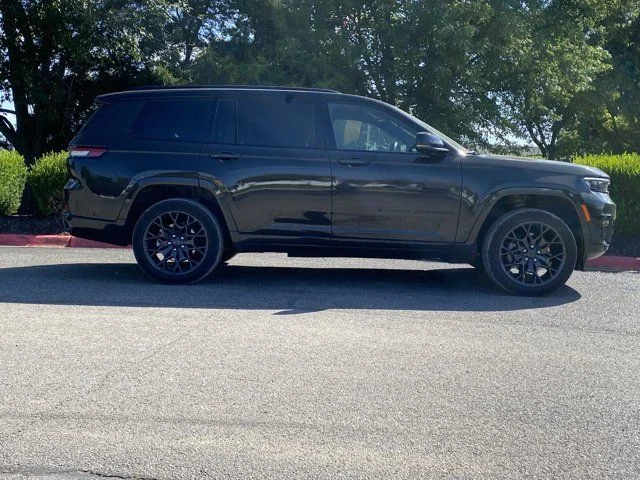 Used 2024 Gray Jeep Summit image 2