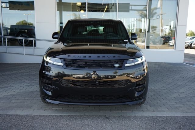 Used 2024  Land Rover Dynamic SE image 3