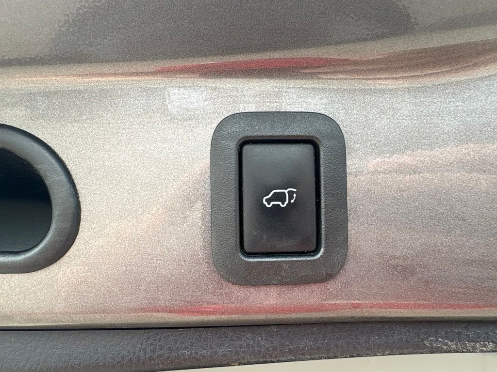 Used 2016 Gray Toyota LE V6 image 38