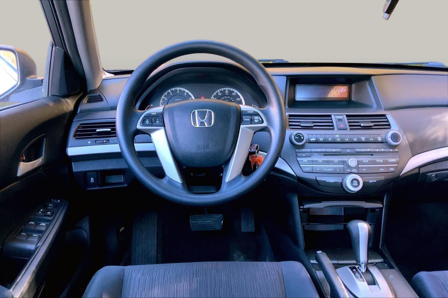 Used 2011 Alabaster Silver Metallic Honda LX-P image 5